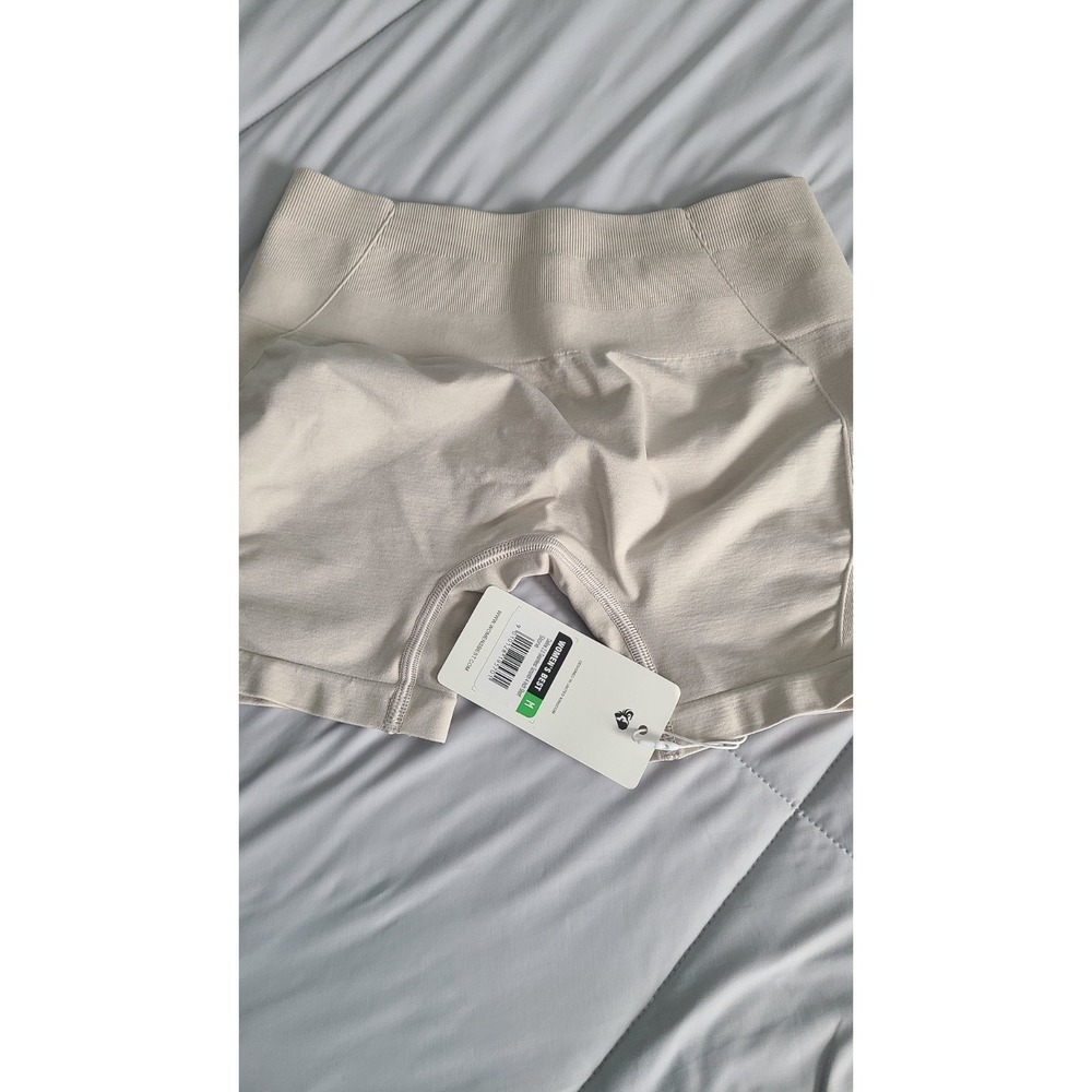 Women's best define 2.0 seamless scrunch 4 inch shorts Color Stone size Medium
